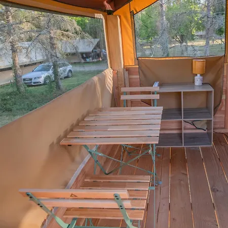 Onlycamp L'Oree Des Vosges Hotel Le Val-dʼAjol Exterior foto